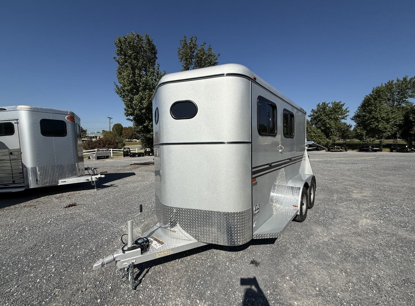 2026 Bee Trailers 2 Horse Durango Slant Load 6x13 Horse Trailer - Image 3