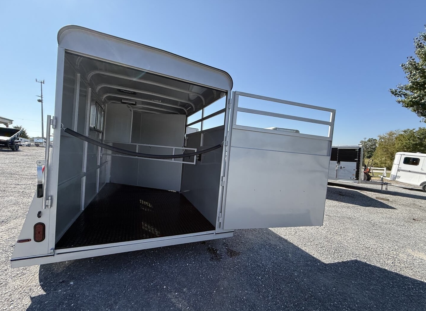 2026 Bee Trailers 2 Horse Durango Slant Load 6x13 Horse Trailer - Image 5