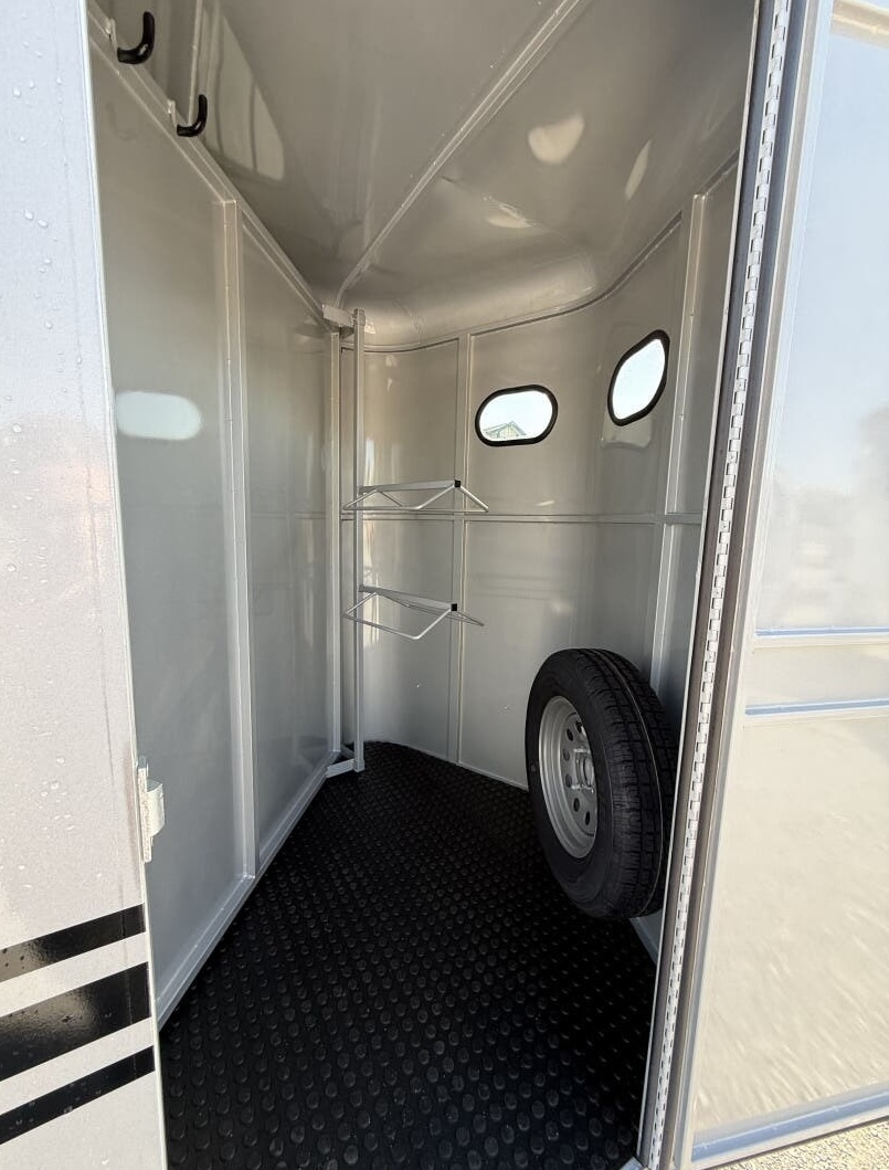2026 Bee Trailers 2 Horse Durango Slant Load 6x13 Horse Trailer - Image 6