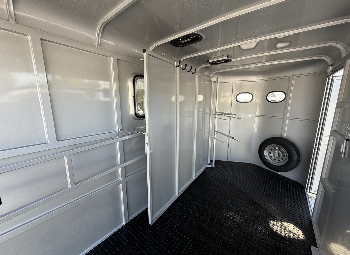 2026 Bee Trailers 2 Horse Durango Slant Load 6x13 Horse Trailer - Image 7