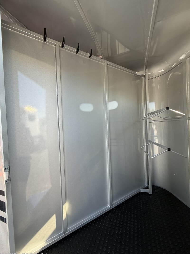 2026 Bee Trailers 2 Horse Durango Slant Load 6x13 Horse Trailer - Image 9